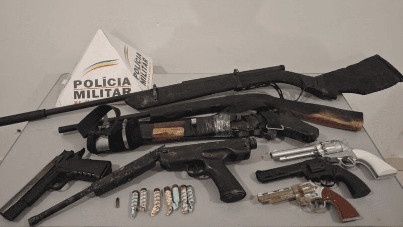 armas apreendidas pela PM.