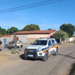 Polícia cerca casa da vítima