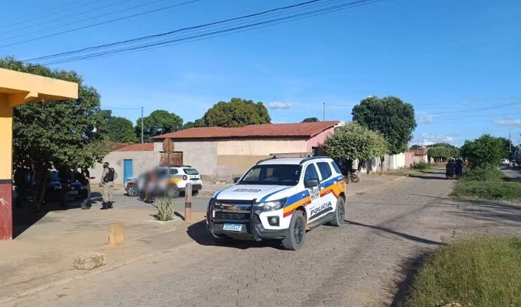 Polícia cerca casa da vítima