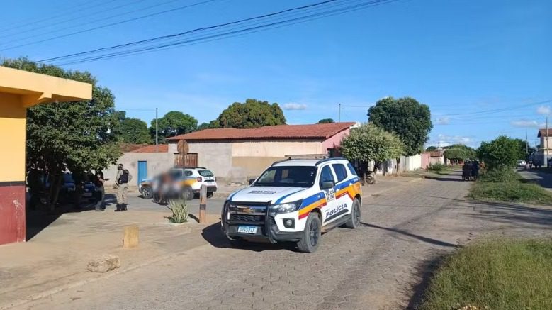 Polícia cerca casa da vítima