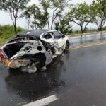 Carro ficou totalmente destruído após acidente no Trevo de Jequitaí