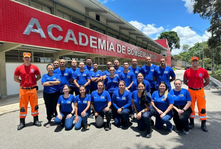Instrutores de brigadistas se formando.
