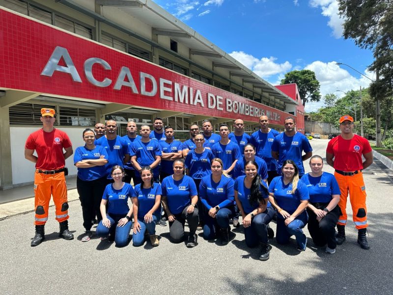 Instrutores de brigadistas se formando.