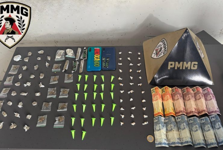 Entorpecentes apreendidos durante operação da Polícia Militar em bairro de Montes Claros