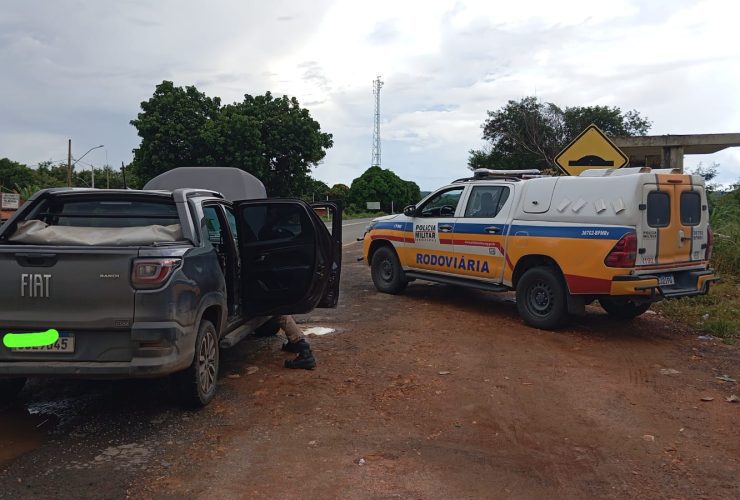 Caminhonete apreendida na operação policial em Francisco Sá.