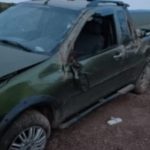 Caminhonete capotou em uma descida íngrime - Foto: Divulgação/Redes Sociais