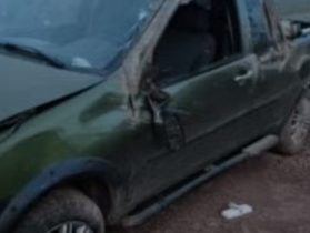 Caminhonete capotou em uma descida íngrime - Foto: Divulgação/Redes Sociais