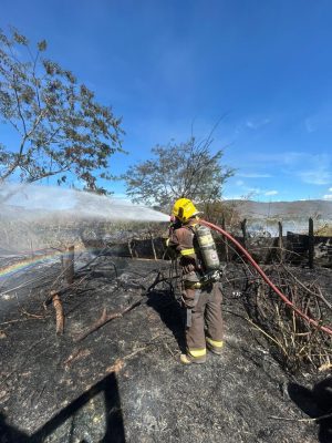 Incêndio registrado em Salinas - Foto: Corpo de Bombeiros / Divulgação