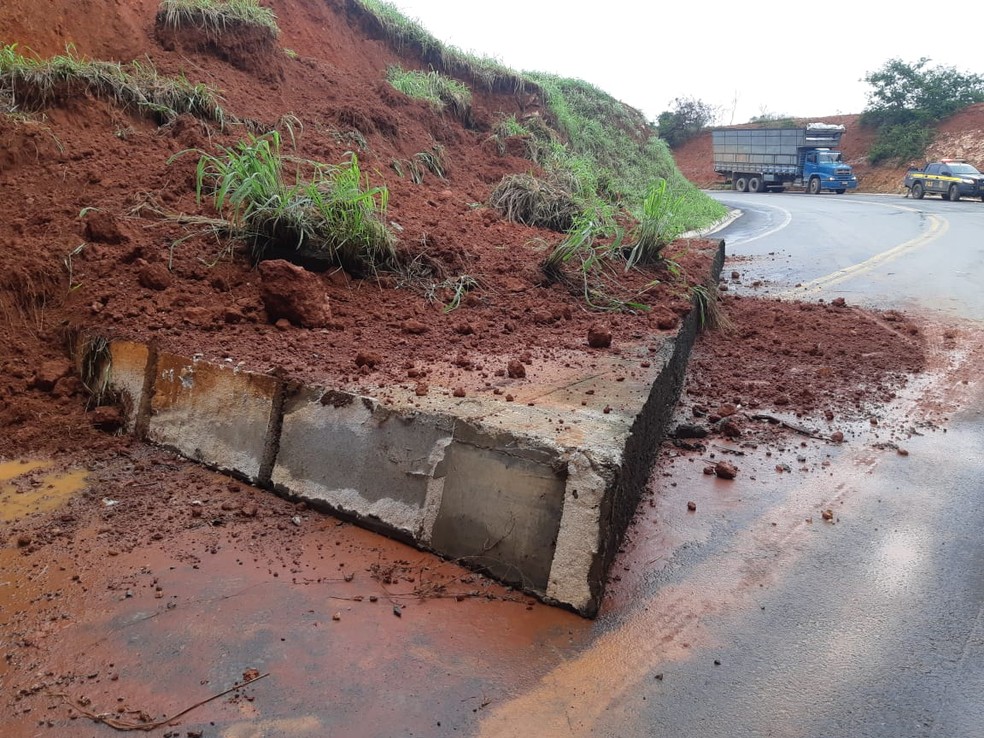 Conheça a BR 251 indo para Salinas em Minas Gerais 