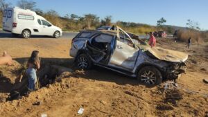 Acidente mata duas pessoas na BR-251, em Salinas (MG) - Estradas