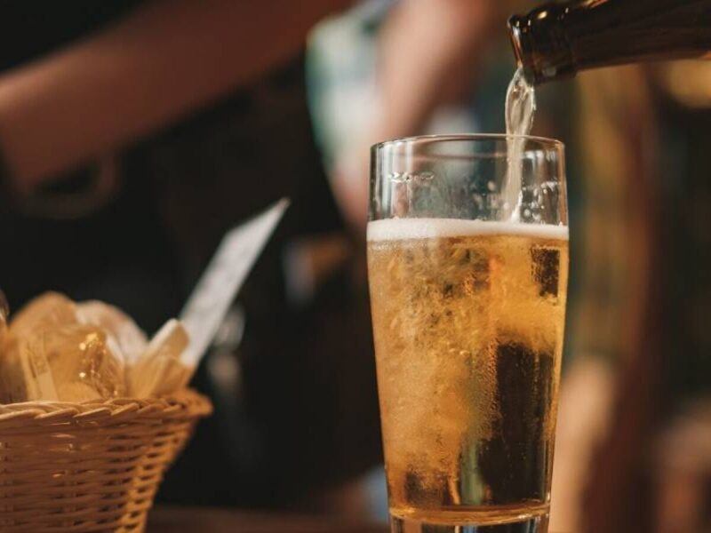 Médico alerta para o risco da cerveja como alternativa para alívio do calor