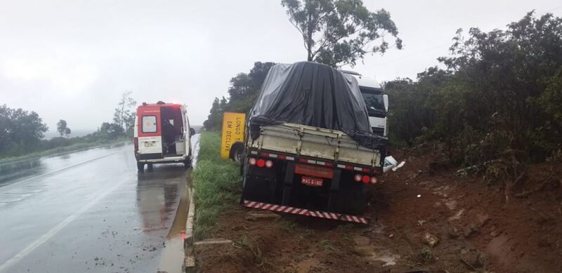 Norte de Minas - Caminhoneiro morre em acidente na BR-251 na Serra de  Francisco Sá