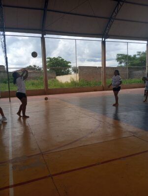 Escola de Esportes disponibiliza aulas de vôlei gratuitas - Foto: AEESB/Divulgação