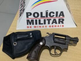 Um revólver calibre .38 foi apreendido com o suspeito - Foto: Polícia Militar Rodoviária/Divulgação