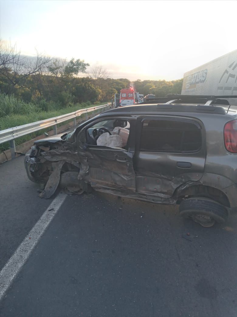 Batida entre carros deixa seis vítimas em Engenheiro Navarro - Foto: Samu/Divulgação