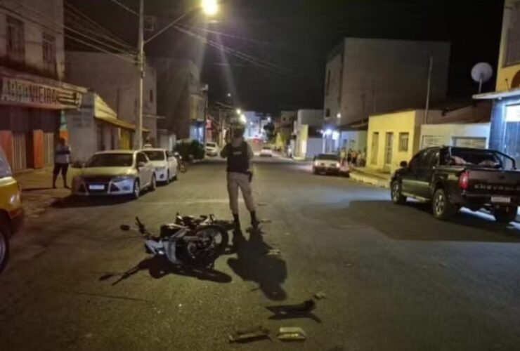 Mãe e filho ficaram feridos em acidente - Foto: Polícia Militar/Divulgação