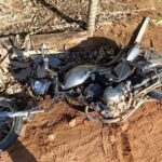 Carro bateu de frente com moto na MGC-122 - Foto: Polícia Militar/Divulgação