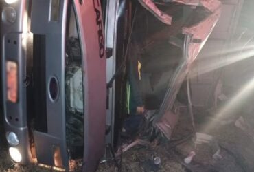 Caminhoneiro tinha 33 anos e faleceu no local do acidente - Foto: Divulgação / PMRv