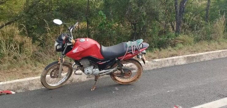 Moto foi apreendida - Foto: PMRv/Divulgação
