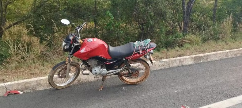 Moto foi apreendida - Foto: PMRv/Divulgação