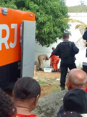 Adolescente arrastou corpos da família para cisterna de 4 metros de profundidade, no quinta da casa - Foto: Divulgação/PC