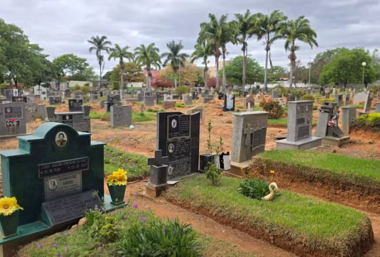 Cemitério público de Montes Claros